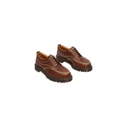 Chaussures Dr. Martens Lowell en cuir marron pour homme, à lacets, couleur caramel, montrant l'arrière de la chaussure.
