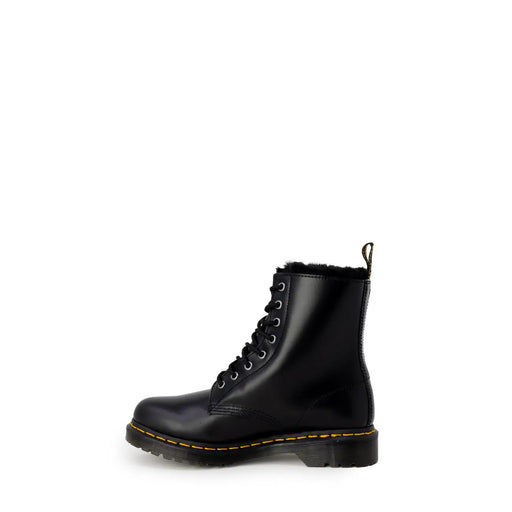 Vue arrière des bottes Dr Martens pour femmes en cuir noir, conçues pour l'automne et l'hiver