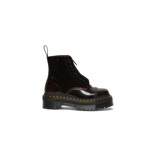 Bottes Dr. Martens pour femme en cuir verni bordeaux foncé, à plateforme, vues de dos