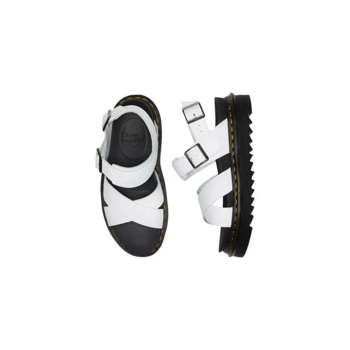 Sandales Dr. Martens Voss II pour femme, en cuir blanc, avec semelles en caoutchouc noir et surpiqûres jaunes, au design classique.