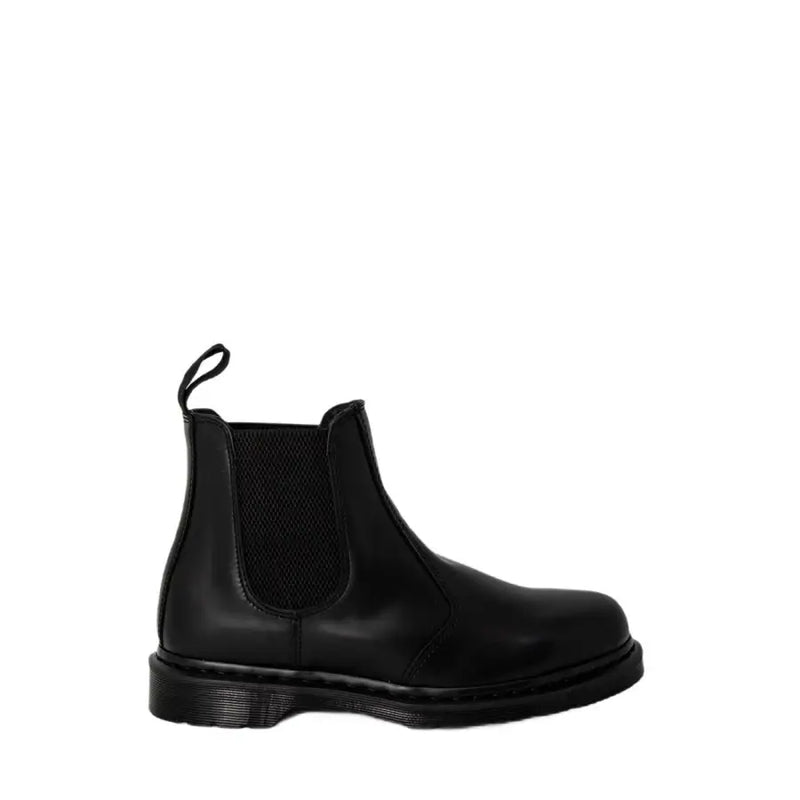 Bottines Chelsea Dr Martens pour femmes en cuir noir, avec empiècements élastiques latéraux et languette, idéales pour l'automne et l'hiver.