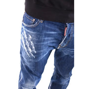 Jean Dsquared2 pour homme, bleu effet usé, avec délavage délavé et marques blanches sur coton élasthanne.