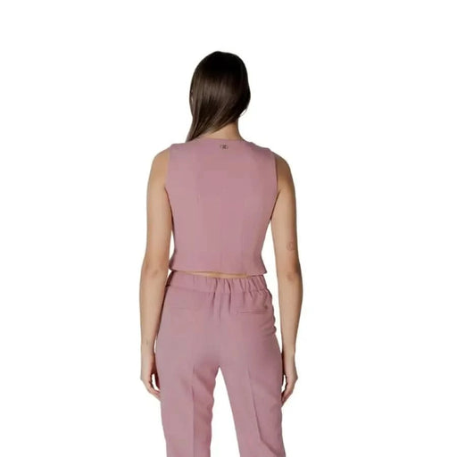 Dusty rose sleeveless top and pants set from Liu Jo Women’s Pink Sleeveless V-Neck Gilet