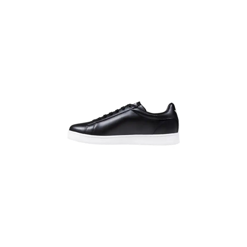 Ea7 baskets basses en cuir noir pour hommestop basket dotée d'une semelle en caoutchouc blanc dans un design décontracté classique