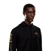 Ea7 Sweat à capuche noir en coton pour homme, avec inscription dorée sur la manche et la poitrine et cordon de serrage texturé.