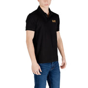 Ea7 Polo noir à manches courtes pour homme avec logo doré sur la poitrine, idéal pour un style décontracté et sportif.