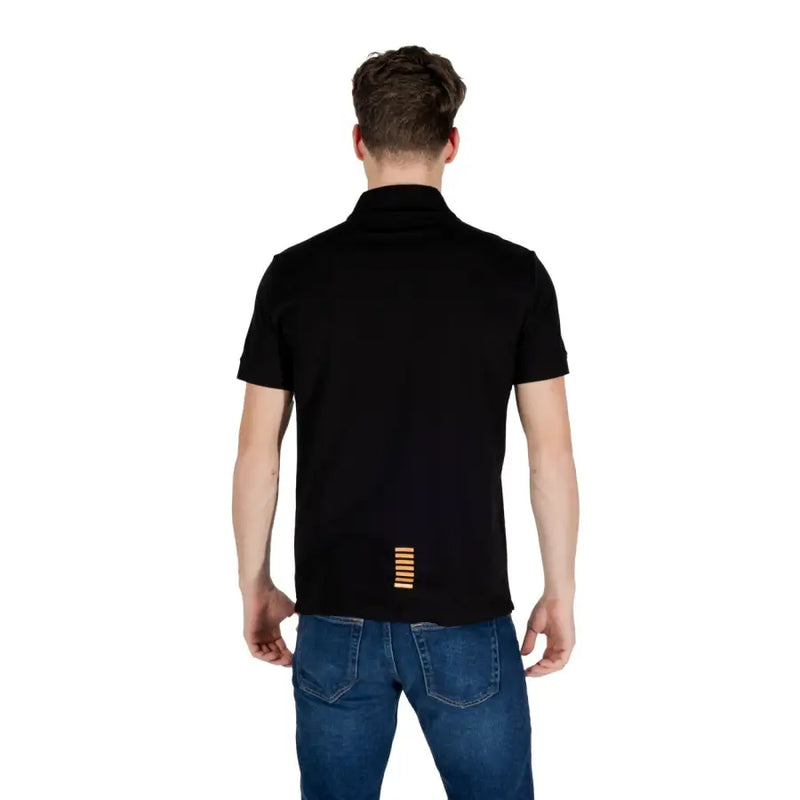 Ea7 Polo noir à manches courtes pour homme, dos dévoilant un discret détail de rayures verticales dans le bas du dos.