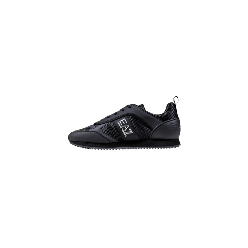 Ea7 Baskets slip-on noires pour homme en polyamide avec empiècements en mesh et synthétiques, ornées d'un logo Emporio Armani blanc sur le côté.