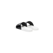 Ea7 pantoufles d'été décontractées pour hommes en PVC noir, avec des sandales à enfiler blanches et noires et une bride noire brillante ornée de détails argentés.