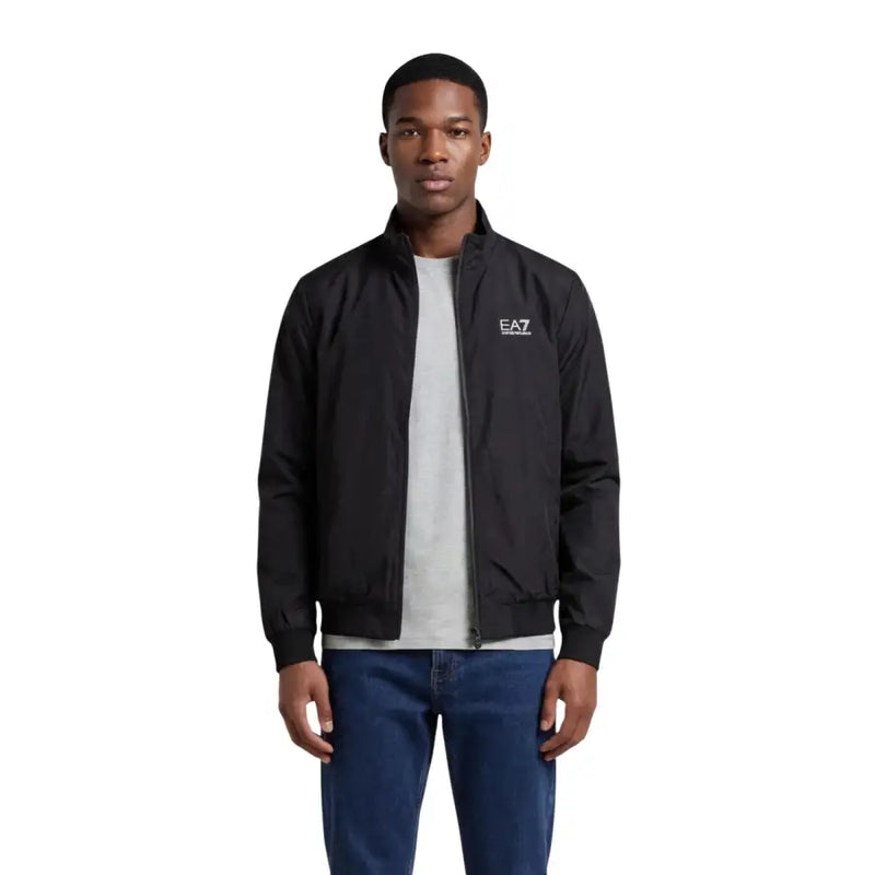 Ea7 Blouson aviateur noir en polyamide pour homme, avec logo blanc discret sur la poitrine gauche et col roulé zippé.