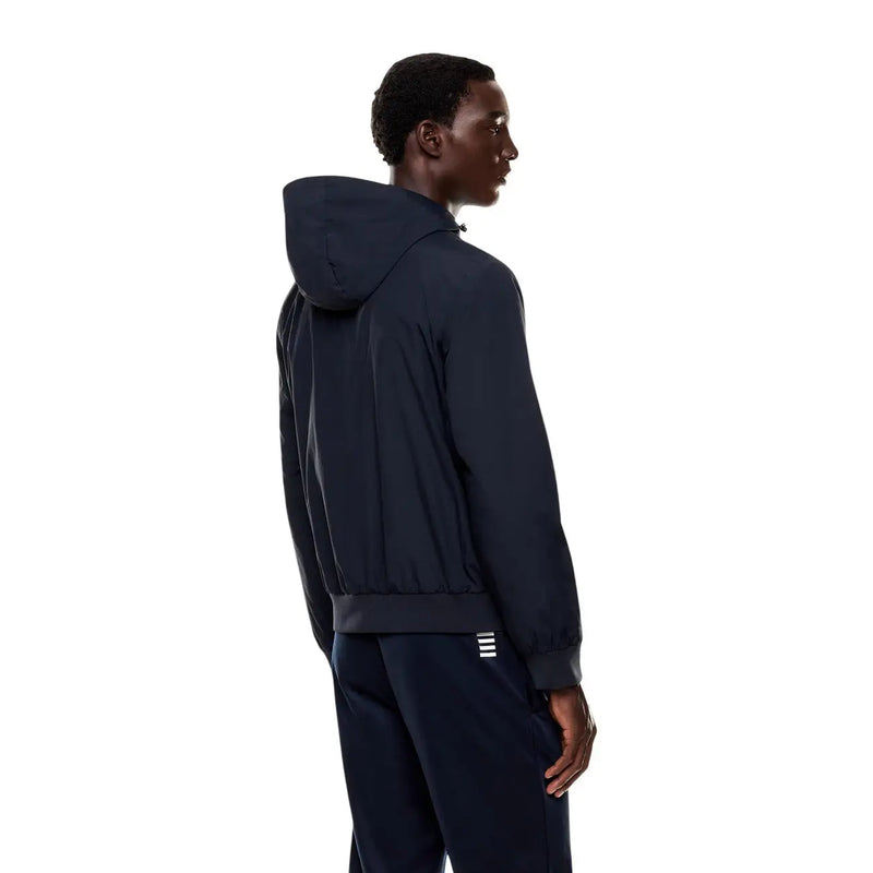 Ea7 Veste à capuche bleue en polyamide pour homme, ornée de rayures blanches sur les manches et le bas, idéale pour l'automne et l'hiver.