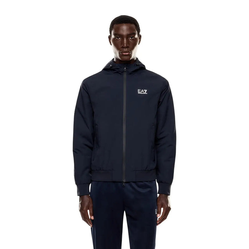 Sweat à capuche zippé bleu marine ea7 pour homme en polyamide avec logo blanc sur la poitrine, idéal pour l'automne et l'hiver.