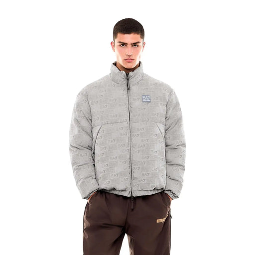 Ea7 Doudoune grise pour homme en polyester mélangé, col roulé zippé, motif logo ea7 répété et écusson sur la poitrine