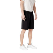Ea7 Short noir pour homme, coupe décontractée, taille élastique et coutures latérales discrètes pour un confort optimal.