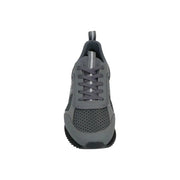 Ea7 Baskets homme en polyamide gris avec empiècements en mesh gris et daim, semelle en caoutchouc noir et détails à rayures blanches.