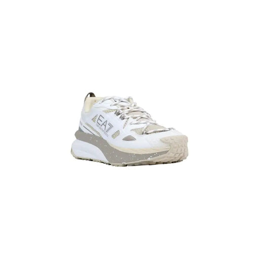 Ea7 Baskets pour hommes grises en polyester à lacets, avec une tige en mesh blanc et gris et une semelle épaisse.