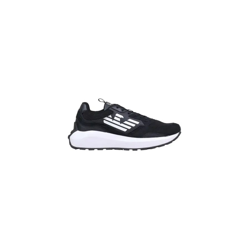 Ea7 Baskets pour hommes en polyuréthane blanc, design athlétique noir et blanc, tige en mesh et semelle épaisse en caoutchouc.