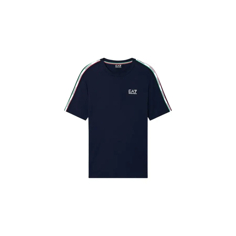 bleu marine Ea7 hommes t-shirt avec des empiècements d'épaules à rayures blanches, vertes et rouges affichant un design sportif