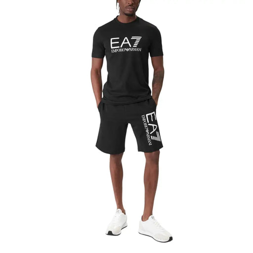 Emporio Armani homme noir EA7 t-shirt et un short assorti avec logo blanc en tissu de coton à manches courtes