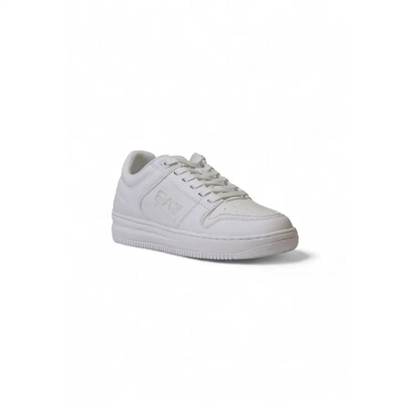 Ea7 Baskets blanches pour homme, à lacets et semelle en caoutchouc, arborant un design minimaliste épuré et un logo discret sur le côté.