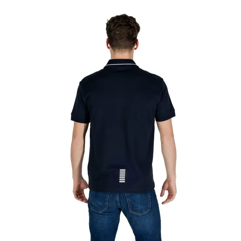 Ea7 Polo homme bleu marine à manches courtes en coton, avec bordure de col blanche et six bandes blanches dans le bas du dos.