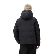 Doudoune EA7 pour homme, noire, à capuche et détails texturés discrets aux manches, vue de face