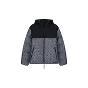 Doudoune EA7 pour homme, noire et grise, ornée du logo EA7 en répétition (vue de face).
