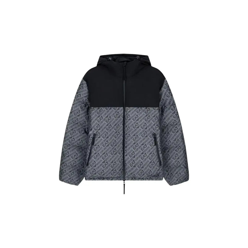 Doudoune EA7 pour homme, noire et grise, ornée du logo EA7 en répétition (vue de face).