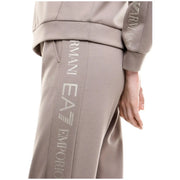 Pantalon de survêtement beige ea7 Emporio Armani avec logo argenté vertical, confectionné en mélange de polyester.