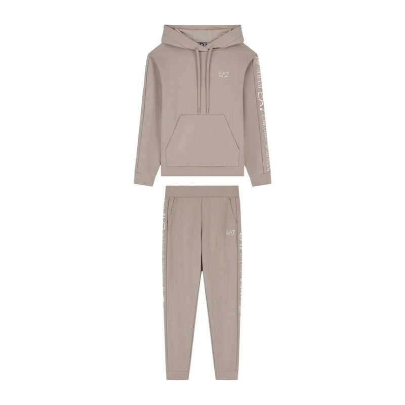 Ea7 Combinaison pantalon beige à capuche pour femme, en mélange de polyester, comprenant un sweat à capuche et un pantalon de jogging, ornée de logos blancs discrets.