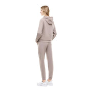Ea7 Combinaison pantalon beige à capuche pour femme, en mélange de polyester, comprenant un sweat-shirt taupe à la texture douce et un pantalon de jogging assorti.
