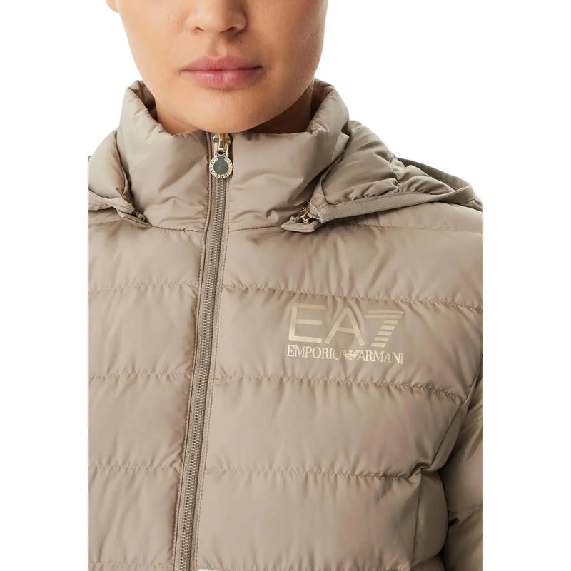 Ea7 Doudoune beige en polyester pour femme, matelassée, avec logo brodé sur la poitrine.