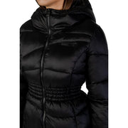 Ea7 Veste d'hiver noire à capuche pour femme, en polyamide, matelassée et à taille élastiquée (vue de face)