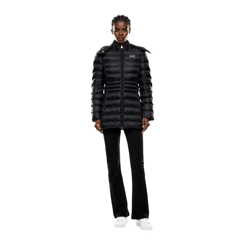 Ea7 Veste d'hiver noire à capuche en polyester pour femme, matelassée et ornée d'un petit logo sur la poitrine, idéale par temps froid.