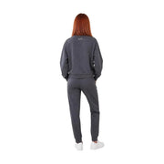 Ea7 Combinaison en coton gris pour femme, col rond, présentée ici sous forme de sweat-shirt gris foncé et de pantalon de jogging assorti.