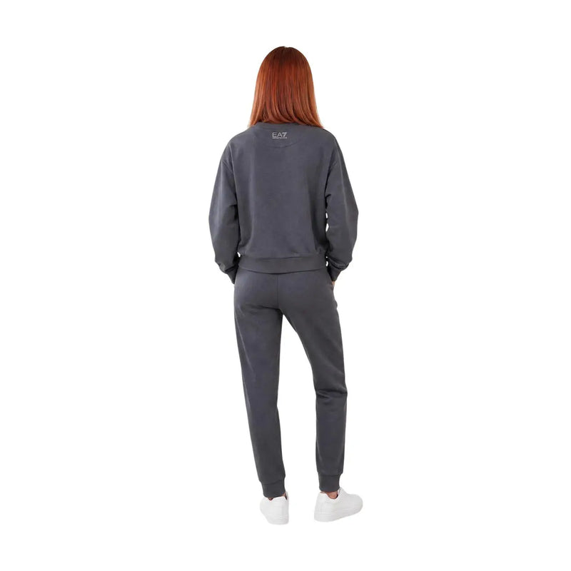 Ea7 Combinaison en coton gris pour femme, col rond, présentée ici sous forme de sweat-shirt gris foncé et de pantalon de jogging assorti.
