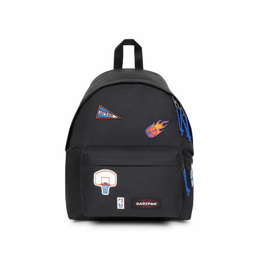 Sac à dos Eastpak pour homme, noir, avec écussons de basketball colorés et tirettes de fermeture éclair bleues, vue de face