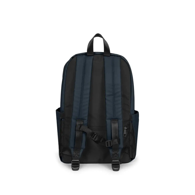 Sac à dos Eastpak pour homme en polyester bleu marine et noir, avec bretelles réglables et poches latérales.