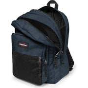 Sac à dos Eastpak pour homme, bleu foncé, en polyester denim avec empiècements en maille noire, fermetures éclair et multiples poches zippées.