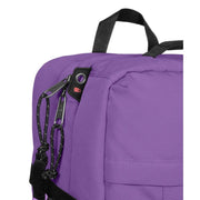 Sac à dos Eastpak pour homme en polyester violet avec poches, fermetures éclair noires et sangles en toile, dimensions 51 x 33 x 23 cm.