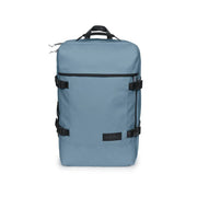 Sac à dos Eastpak pour homme en polyester violet avec poches et bretelles noires, vu de dos en bleu clair.