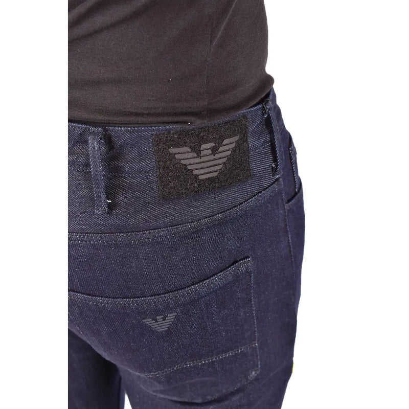 Jean Emporio Armani pour homme en denim bleu foncé avec logo aigle brodé noir, vue de dos