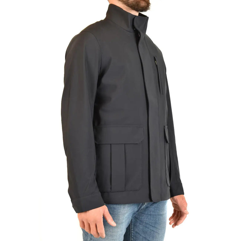 Veste utilitaire Emporio Armani pour homme en polyester bleu, col montant, fermeture éclair et deux grandes poches à rabat sur le devant.