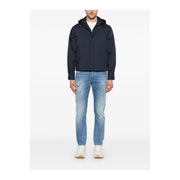 Veste Emporio Armani bleu marine pour homme, en polyamide à motif texturé discret et fermeture boutonnée, idéale pour le printemps et l'été.