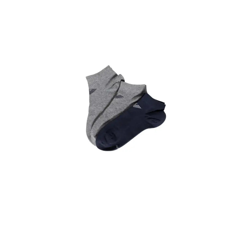 Une paire de chaussettes basses pour homme Emporio Armani, gris chiné et bleu marine, avec un logo brodé discret à la cheville.