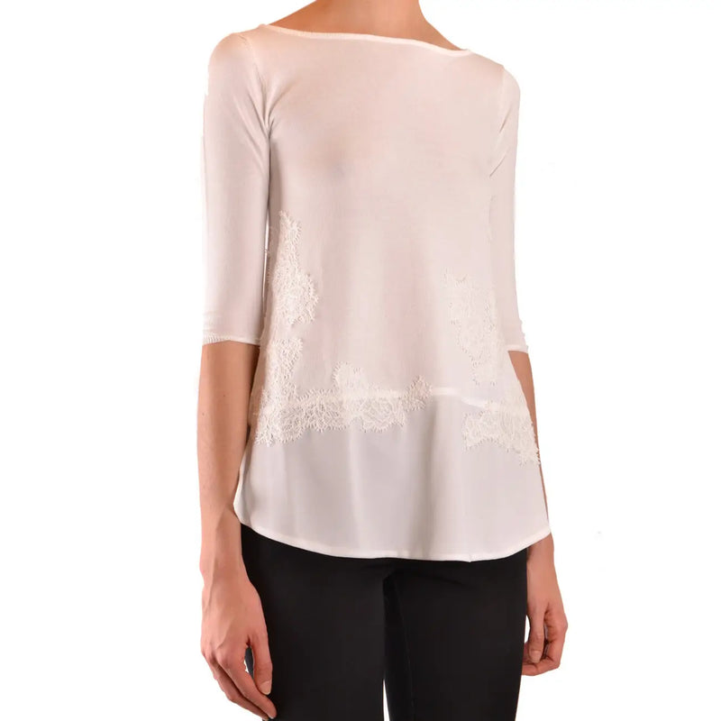 Tricot beige pour femme Ermanno en viscose mélangée top Elle présente un chemisier transparent blanc cassé délicat, orné de dentelle sur les côtés et de manches trois-quarts.