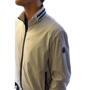 Blouson aviateur beige léger en polyester, avec fermeture éclair et finitions noires, et écusson bleu marine sur la manche, de la marque Fay Men.