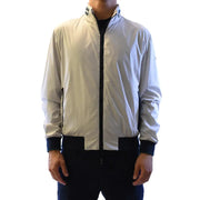 Blazer homme Fay gris à fermeture éclair et col roulé long en polyester, avec une élégante veste bomber blanc cassé ornée de finitions noires et texturées.