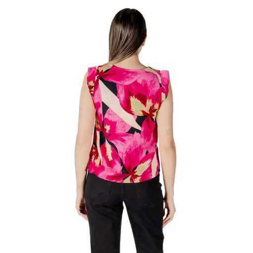 Floral print sleeveless blouse for women, stylish and perfect for summer wear