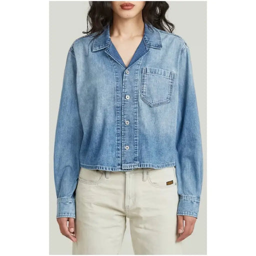 G-star women’s light blue cotton blazer featuring a light-wash denim button-up shirt with collar and chest pocket